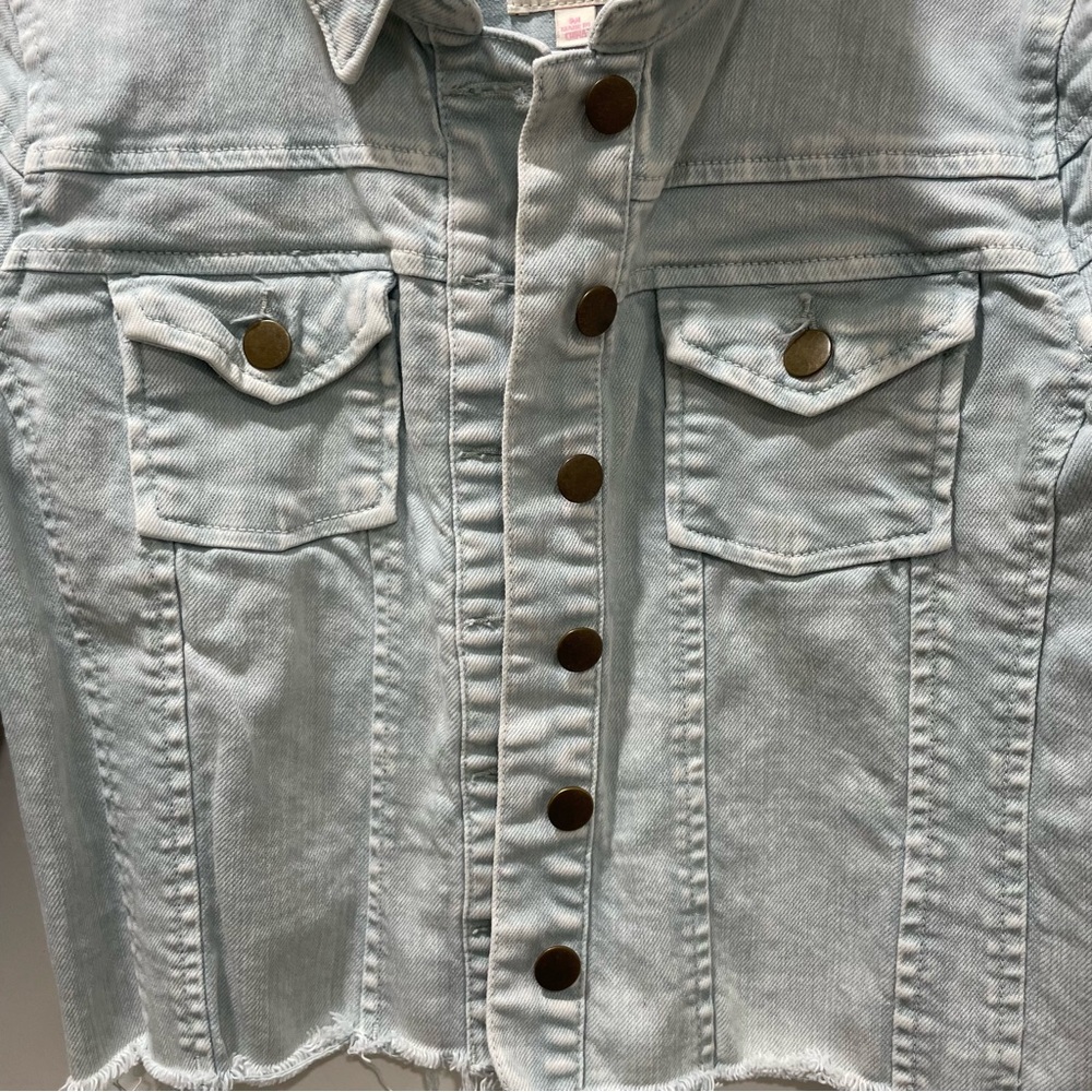 GB Girl’s Medium Light Blue Denim Jean Jacket Distressed Button Up Crop Boxy - Picture 4 of 9